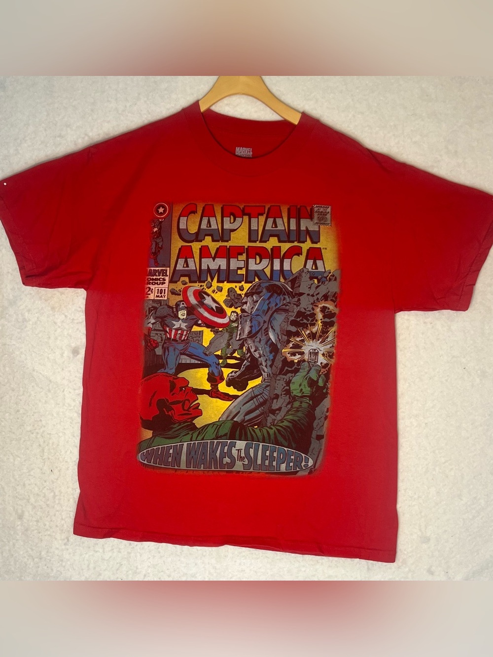 Marvel Vintage Captain America #101 Comic Cover Graphic Tee - Red Size L